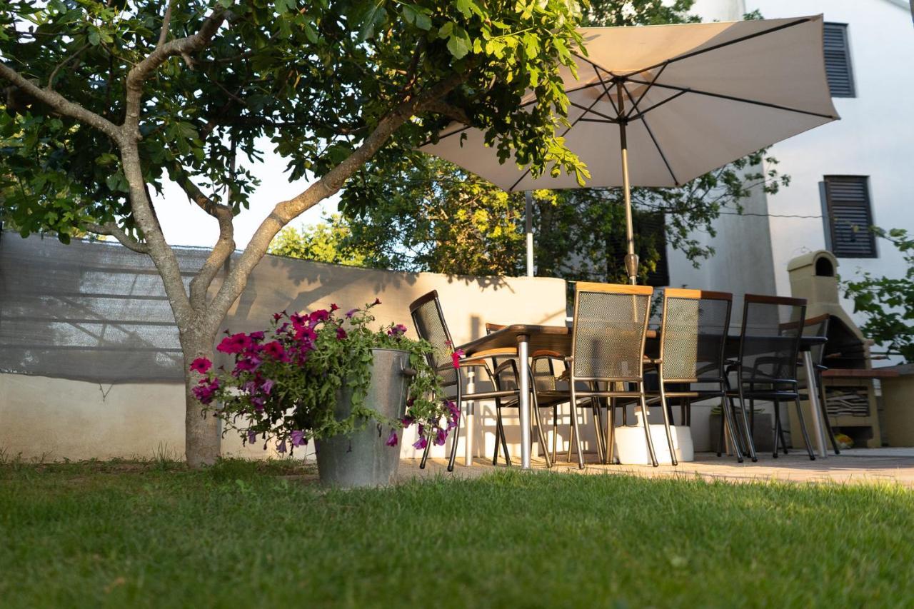 Apartment Mladen Biograd Na Moru Exterior foto