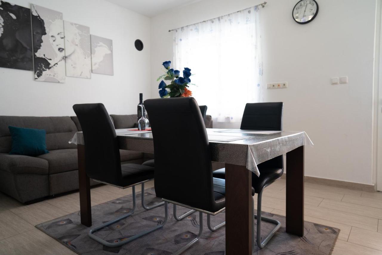 Apartment Mladen Biograd Na Moru Exterior foto