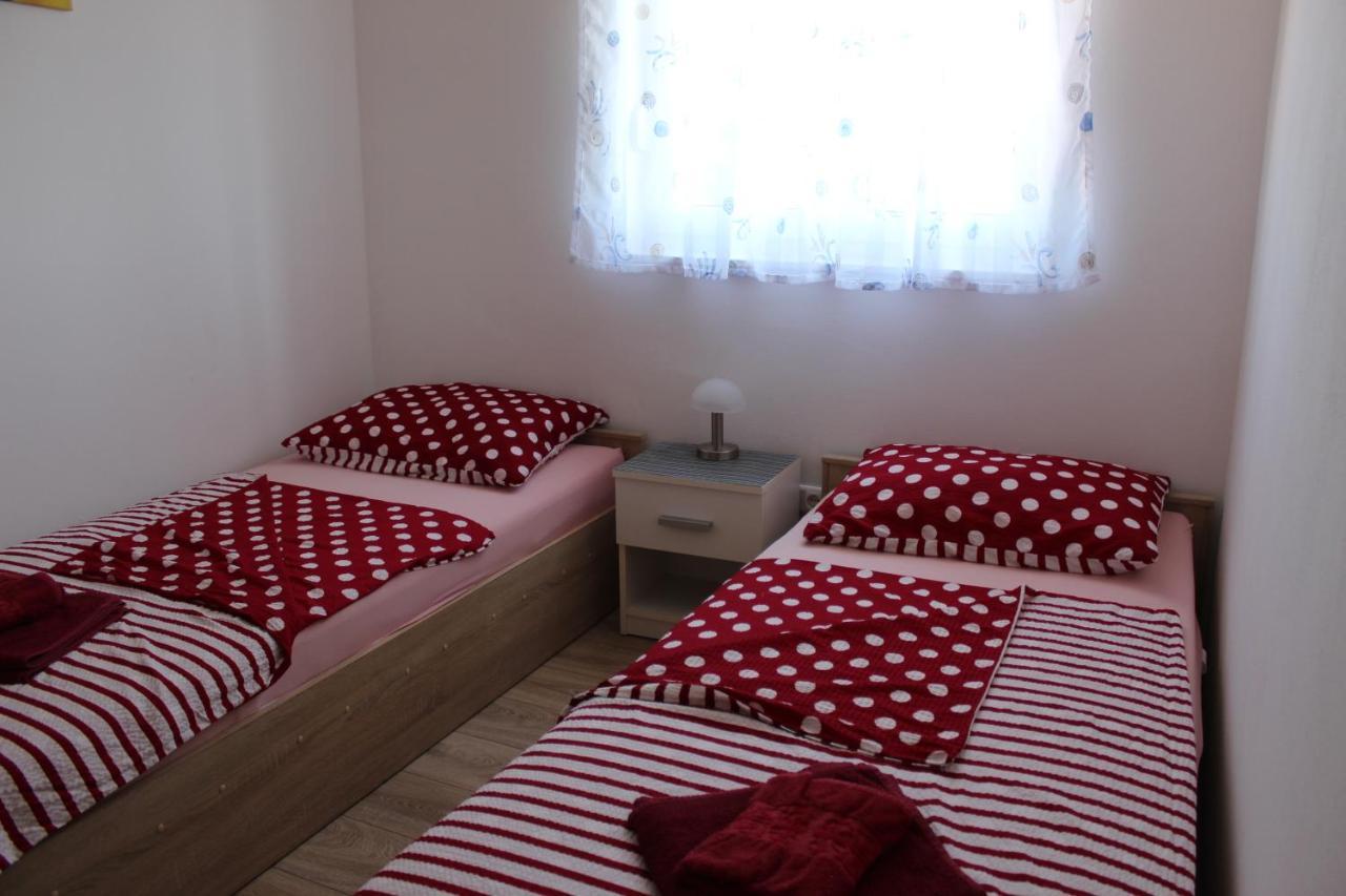 Apartment Mladen Biograd Na Moru Exterior foto